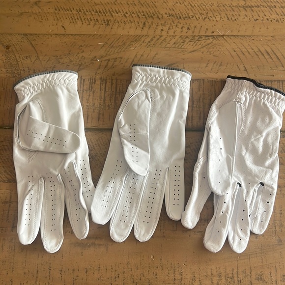 Golf Gloves - Right Hand - Size Medium/Large - 3 Pack - Picture 2 of 3